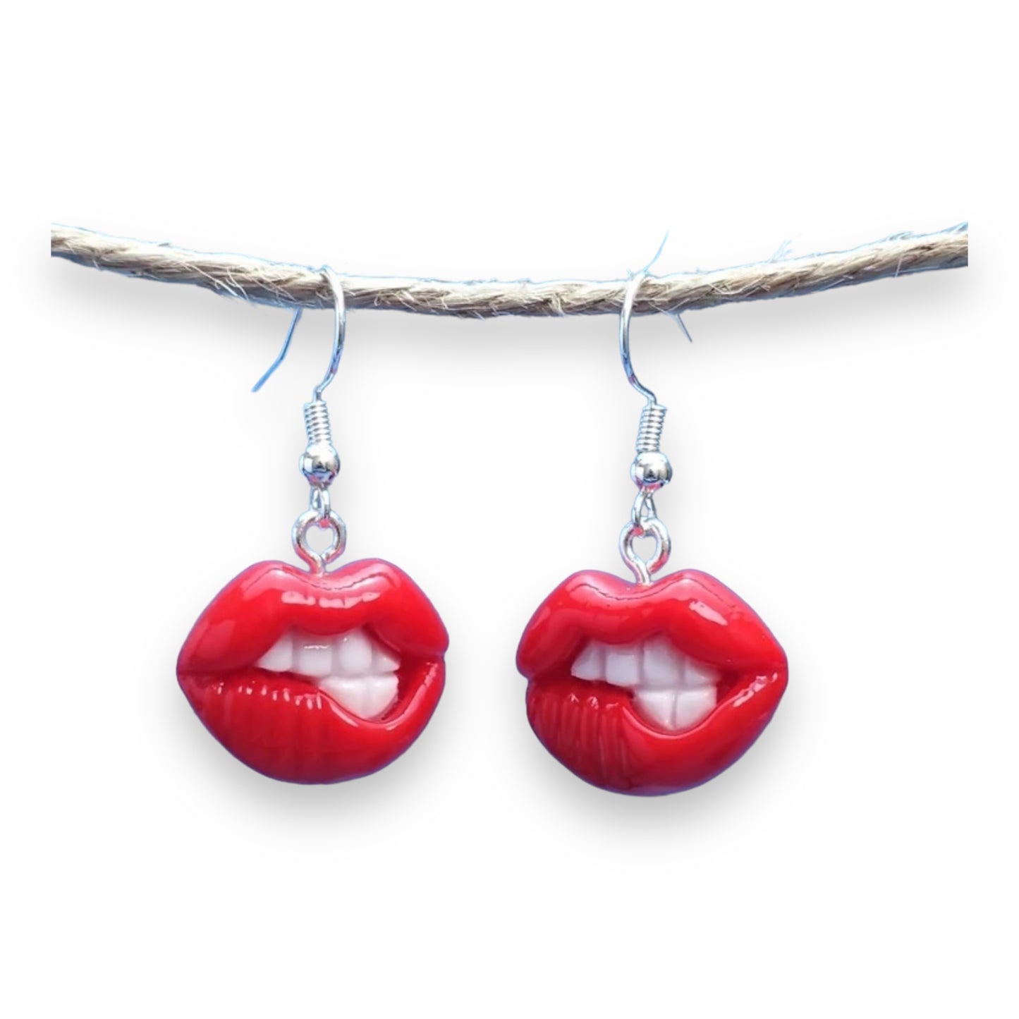 Kinky Pleasure - S033 - Earrings - Sexy Lips In Black & Red
