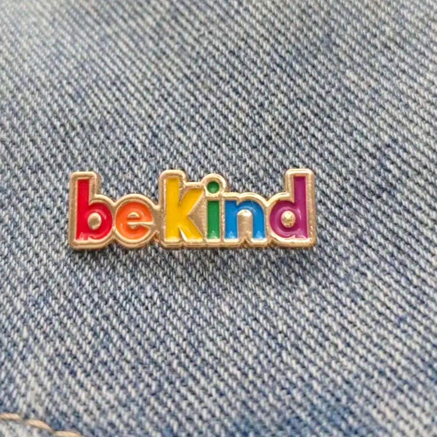 Kinky Pleasure - KPB057 - Badge / Pin - BeKind