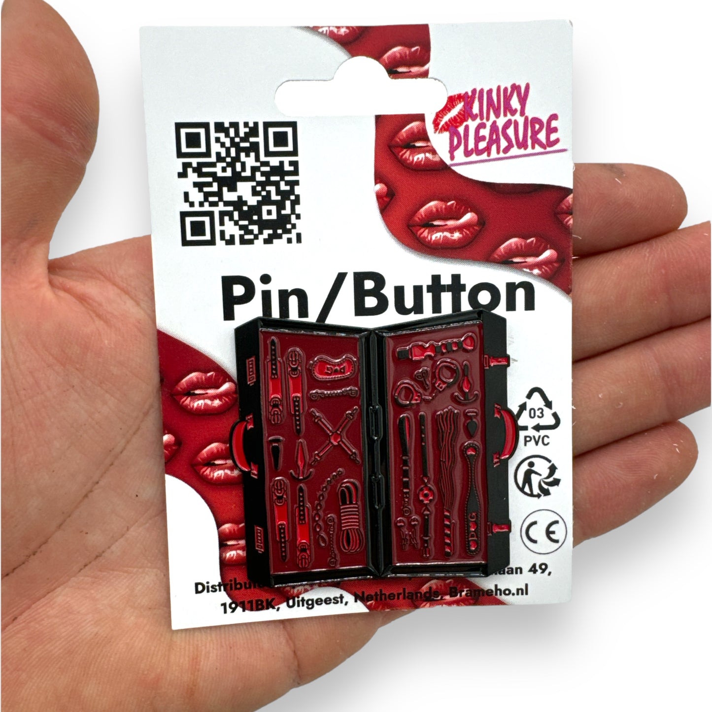 Kinky Pleasure - KPB068 - Badge / Pin - Bondage Box 5.2x5cm