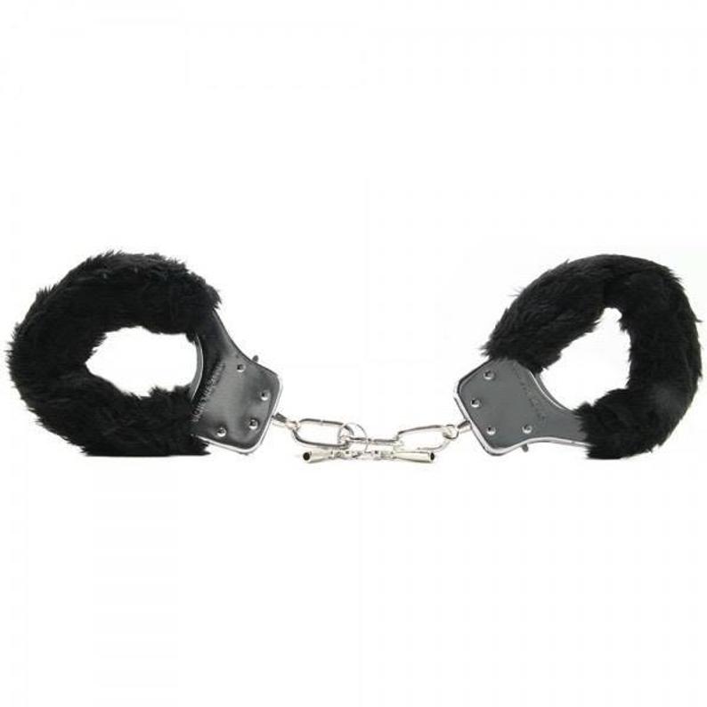 Power Escorts - BR206 Black - Furry Hand cuffs Black -Colour Box