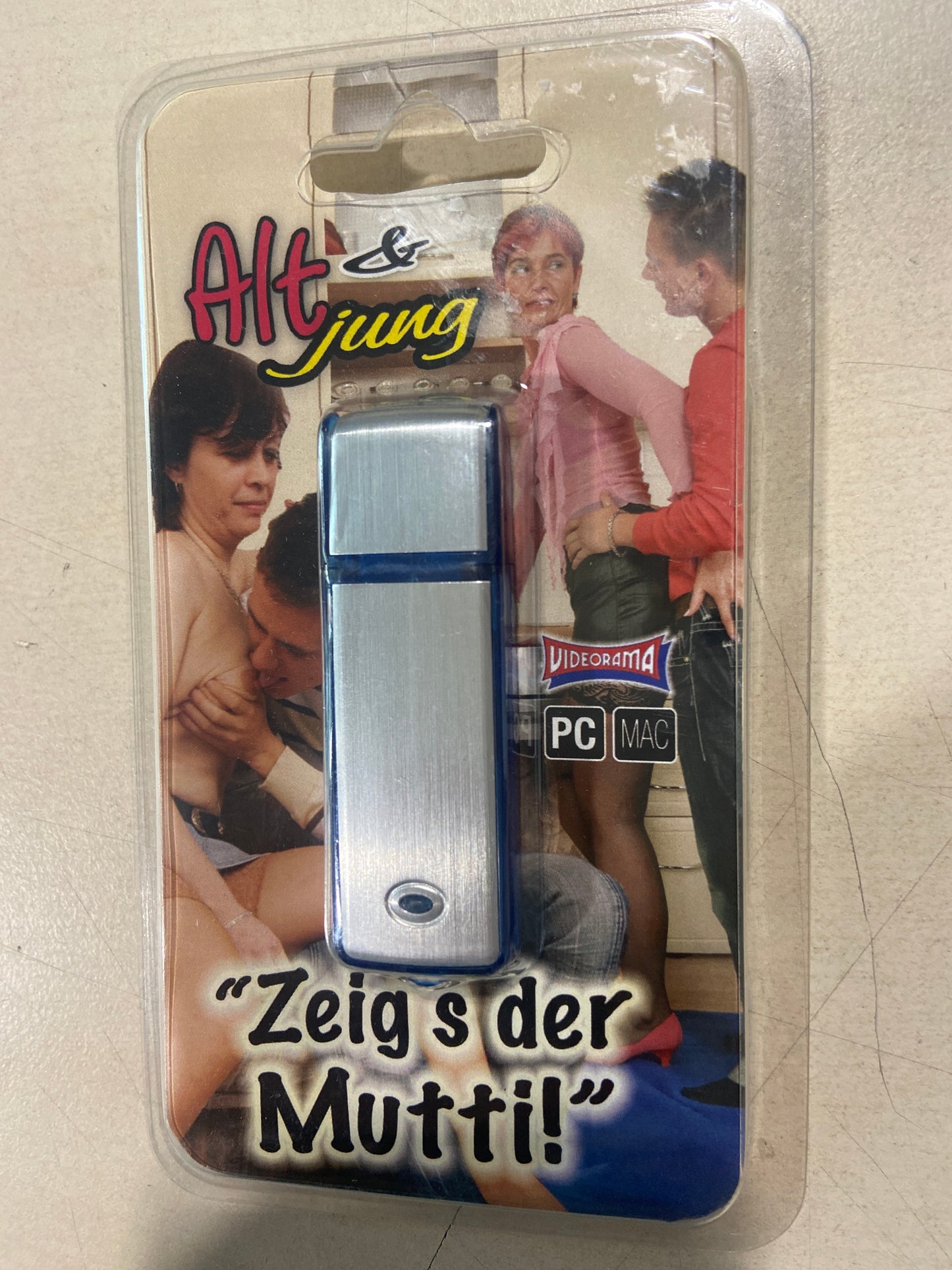 Erotic Movie On USB stick - Videorama - Alt & Jung - Zeig s der Mutti