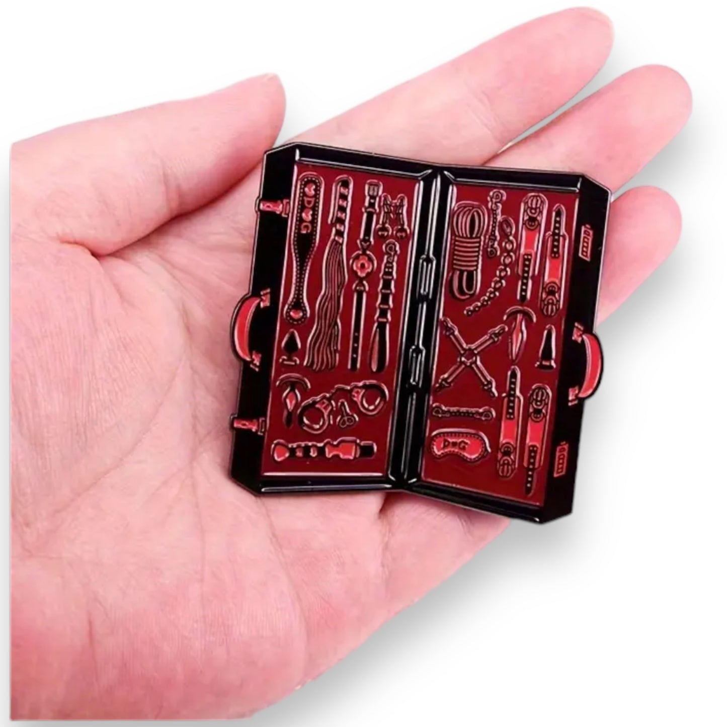 Kinky Pleasure - KPB068 - Badge / Pin - Bondage Box 5.2x5cm