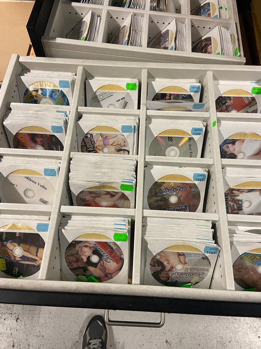 Dvd Mix 100 Titles Packed In White Paper Sleeve with transparant window